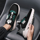 Paeltega ja erinevate värviliste motiividega meeste tossud