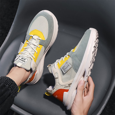 Paeltega ja erinevate värviliste motiividega meeste tossud