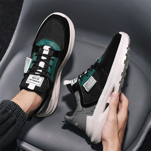 Paeltega ja erinevate värviliste motiividega meeste tossud