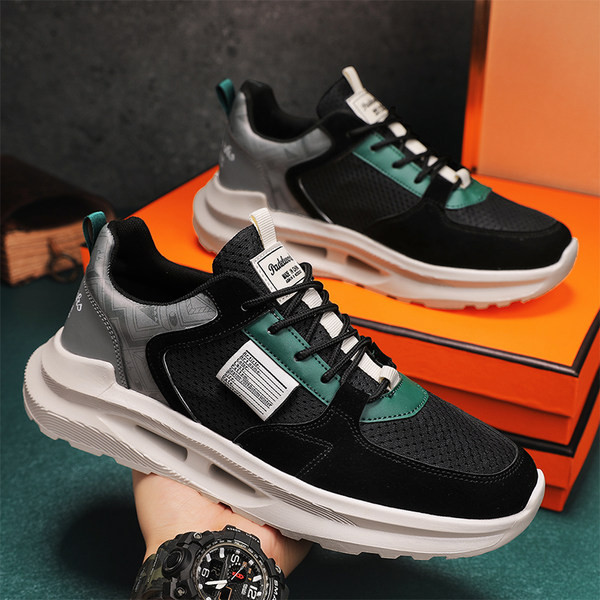 Paeltega ja erinevate värviliste motiividega meeste tossud