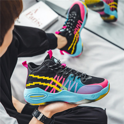 Vyriški sportbačiai su raštuotais motyvais ir dekoratyviniais elementais