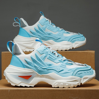 Naujas trijų spalvų vyriškų sportbačių modelis