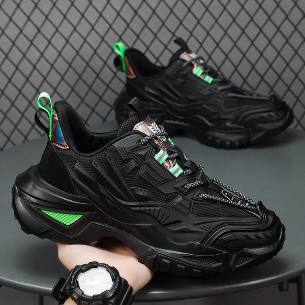 Naujas trijų spalvų vyriškų sportbačių modelis