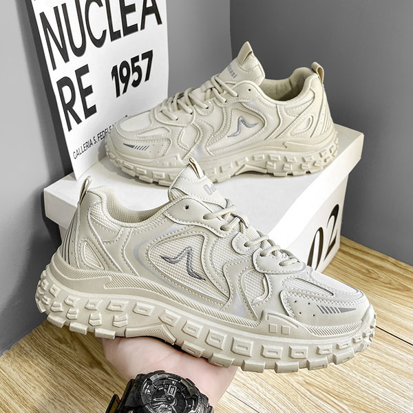 Trijų spalvų vyriški sportbačiai su tinkleliu ir dekoratyviniais motyvais