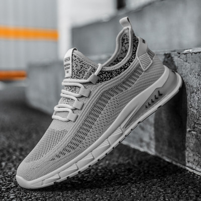 Erinevates värvitoonides uued hingava võrguga meeste tossud