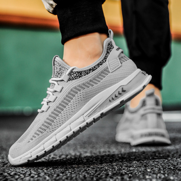 Erinevates värvitoonides uued hingava võrguga meeste tossud