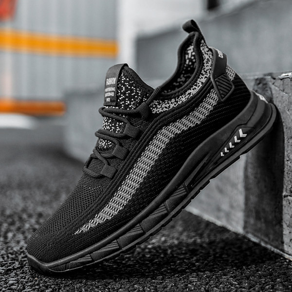 Erinevates värvitoonides uued hingava võrguga meeste tossud