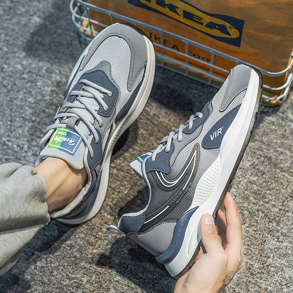 Võrgusilma ja dekoratiivsete elementidega meeste tossud