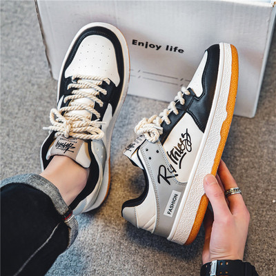 Vyriški sportbačiai su įvairių spalvų elementais