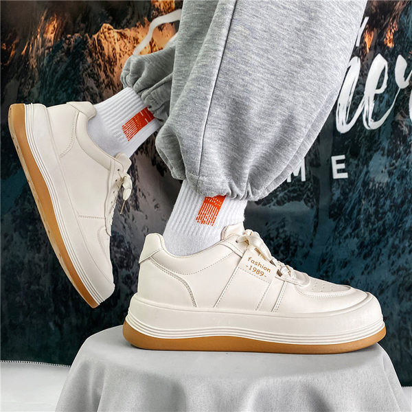 vyriški sportbačiai baltos spalvos lygiu padu