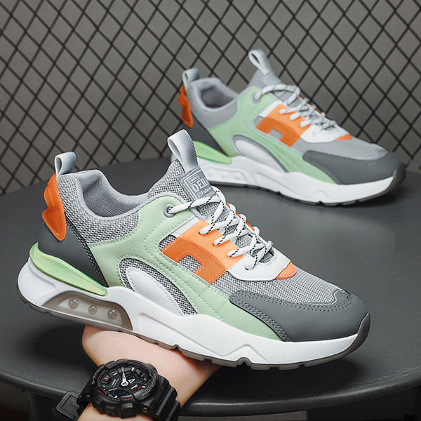 Vyriški sportbačiai grubiu padu ir raišteliais