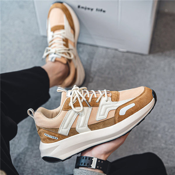 Meeste kingad suvine hingav võrk sport vaba aja veetmine mitmekülgne võrk punane plahvatus Agan jookseb sügisel, et suurendada isa loodete kingi