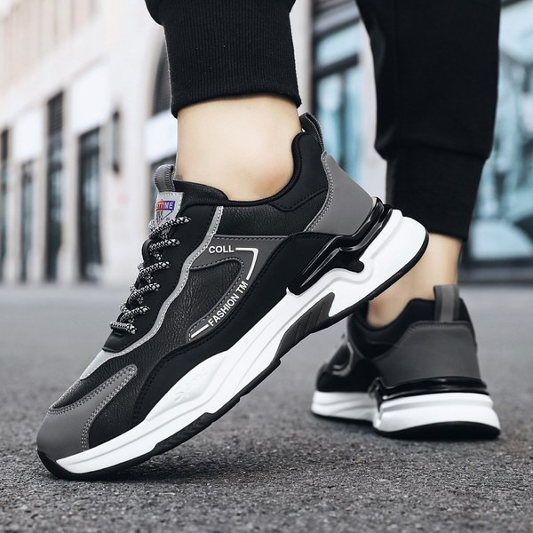 Vyriški sportbačiai grubiu padu ir dekoratyviniu užrašu