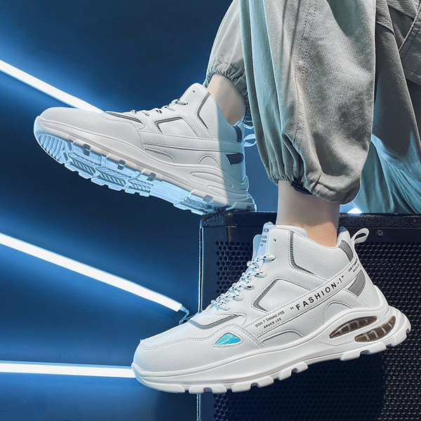 Vyriški sportbačiai - nauji su užrašu