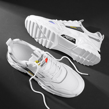 Ανδρικά αθλητικά παπούτσια - λεπτά που αναπνέουν σε λευκό χρώμα