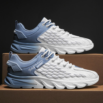 Meeste vabaaja tossud erinevates värvides