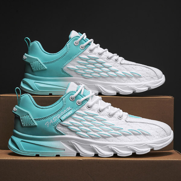 Meeste vabaaja tossud erinevates värvides