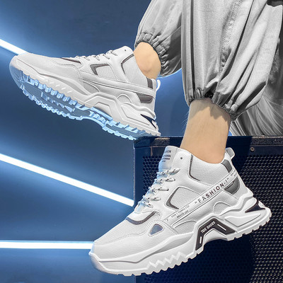 Must-valged vabaaja meeste tossud