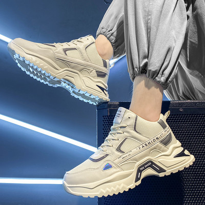 Must-valged vabaaja meeste tossud