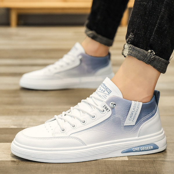 Baltos spalvos vyriški sportbačiai su 3D raidėmis ir lygiu padu