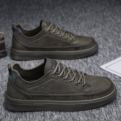 Ανδρικά δερμάτινα sneakers με διακοσμητική επιγραφή