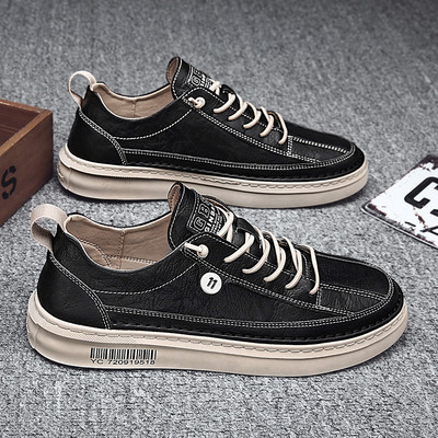 Ανδρικά δερμάτινα sneakers με διακοσμητική επιγραφή