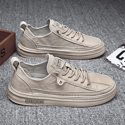 Ανδρικά δερμάτινα sneakers με διακοσμητική επιγραφή