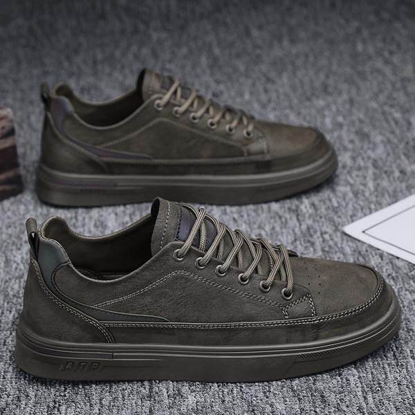 Ανδρικά δερμάτινα sneakers με διακοσμητική επιγραφή