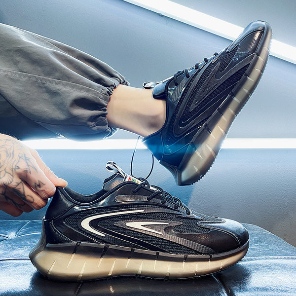 Vyriški sportbačiai su dekoracijomis ir tinkleliu