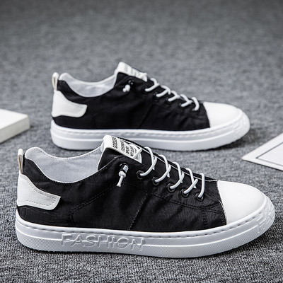 Ανδρικά sneakers με κορδόνια σε διάφορα χρώματα και επίπεδη σόλα