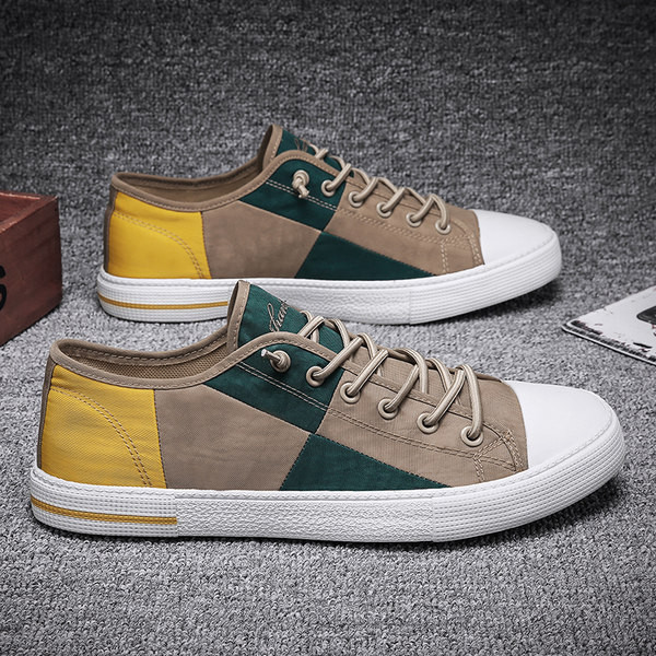 Különböző színű fűzős férfi tornacipő lapos talppal