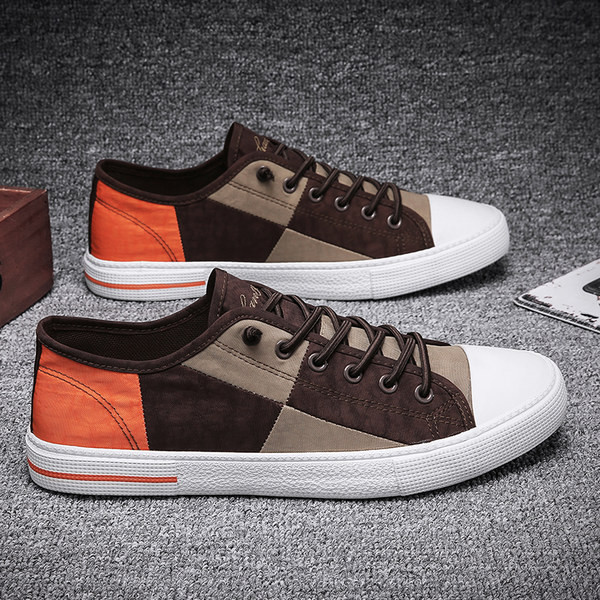 Különböző színű fűzős férfi tornacipő lapos talppal