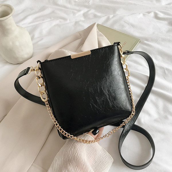 Madingas moteriškas mažas eko odos krepšys su metaline grandinėle