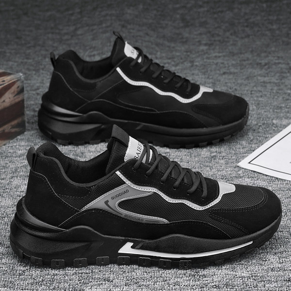 Įvairių spalvų sportiniai vyriški sportbačiai