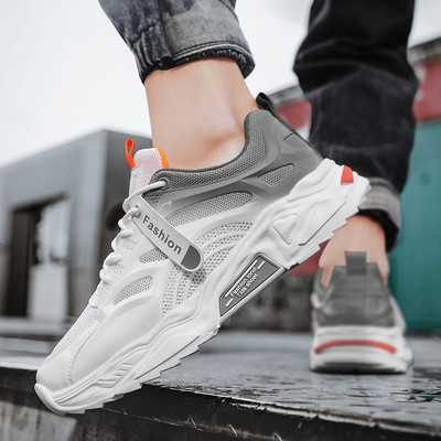 Erinevates värvides uued meeste tossud