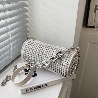 Rankinė su dekoratyviniais akmenimis ir užtrauktuku