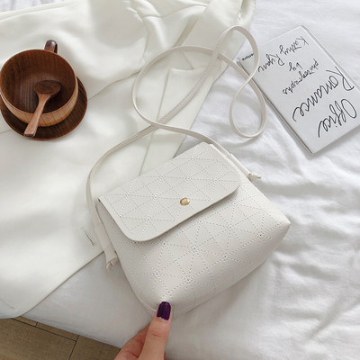 Mažas moteriškas dygsniuotos eko odos krepšys