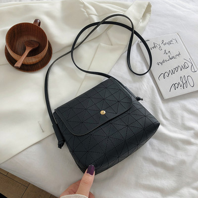 Mažas moteriškas dygsniuotos eko odos krepšys