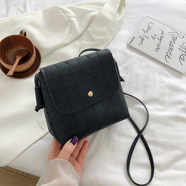 Mažas moteriškas dygsniuotos eko odos krepšys