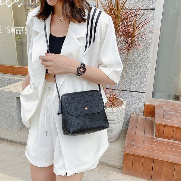 Mažas moteriškas dygsniuotos eko odos krepšys