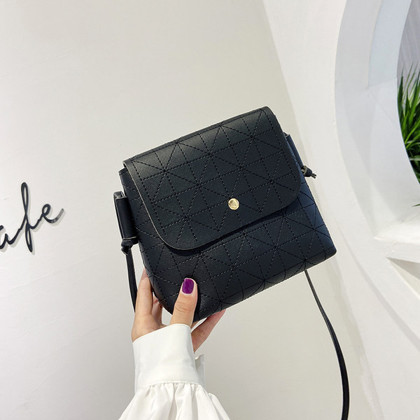 Mažas moteriškas dygsniuotos eko odos krepšys