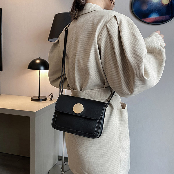 Naujos moteriškos rankinės – maža kvadratinė