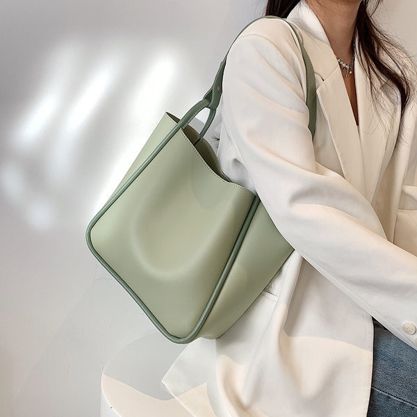 Naiste nahast kandekott metallist lukuga