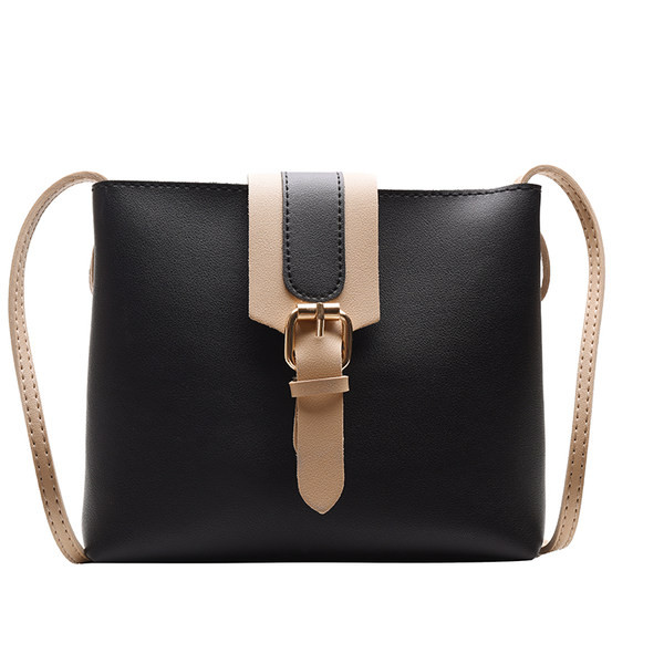 Fekete női táska bézs színű övvel