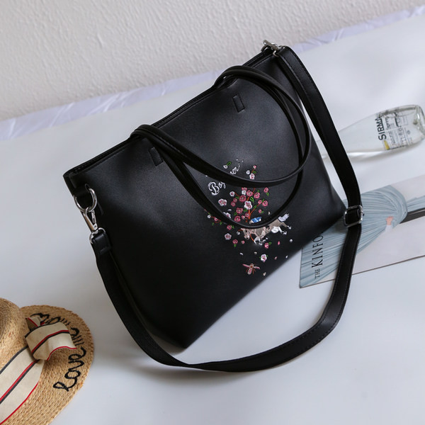 Moteriškas kvadratinis eko odos krepšys su siuvinėjimu ir ilga rankena