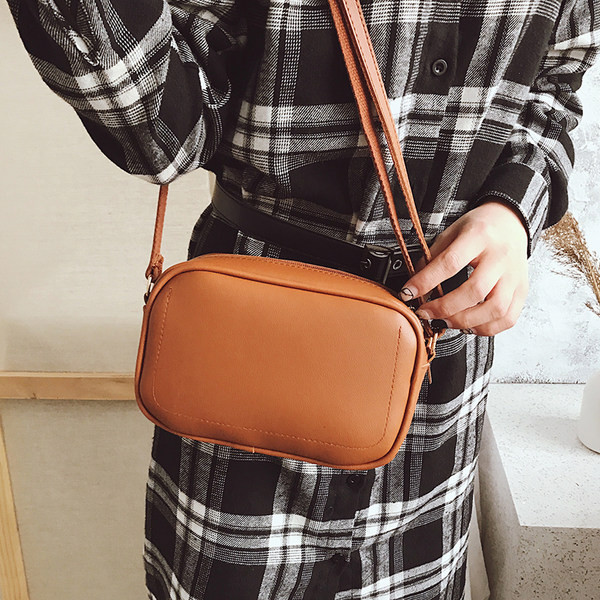 Ležerna ženska kožna torba na rame