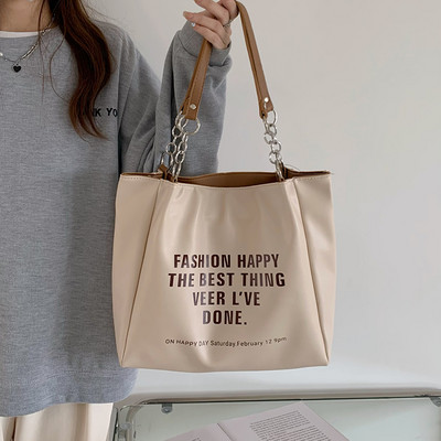 Ženska casual torba u bež boji sa ukrasnim natpisima