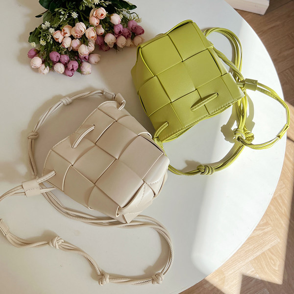 Γυναικεία μικρή τσάντα - σε δύο χρώματα