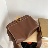 Kunstnahast vabaaja õlakott