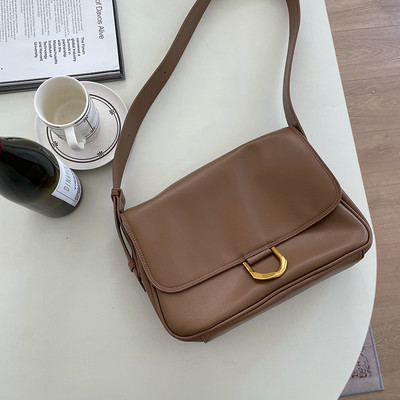 Kunstnahast vabaaja õlakott